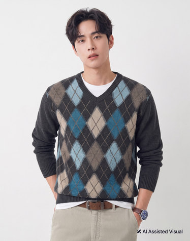 차콜 브이넥 아가일 스웨터