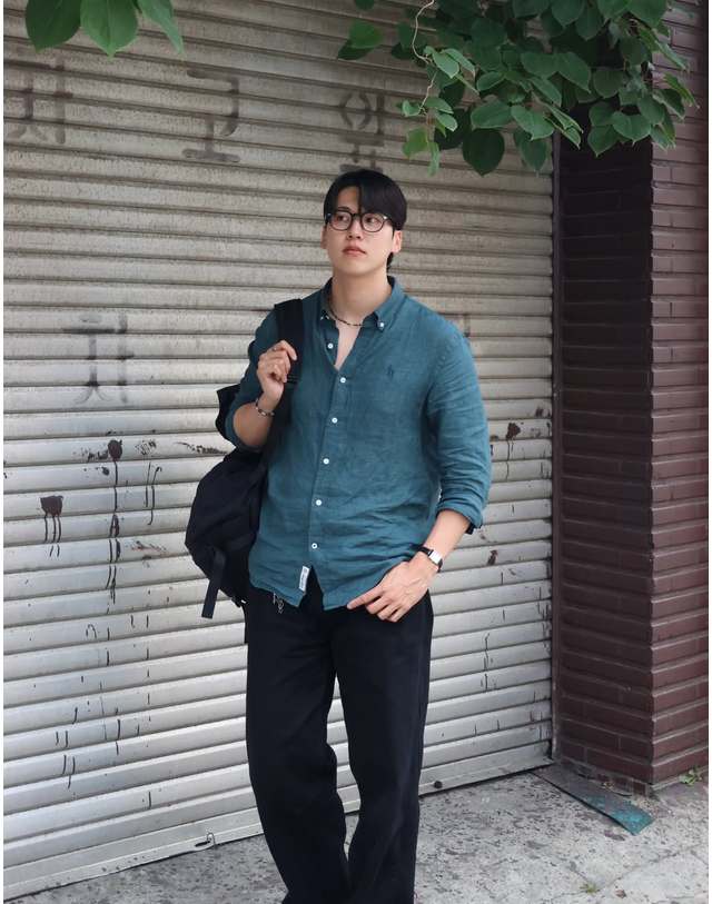 헤지스 남성 [아이코닉] 터키쉬블루 린넨 솔리드 셔츠 진한 청록 착용컷