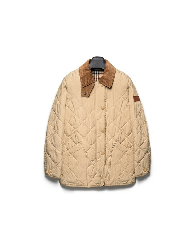 버버리 [BURBERRY] 버버리 다이아몬드 퀼팅 체온조절 반 재킷 8021468 착용컷