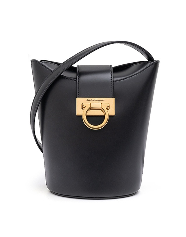 살바토레 페라가모 [FERRAGAMO] 페라가모 트리폴리오 숄더백 21-1194 NERO 748442 착용컷