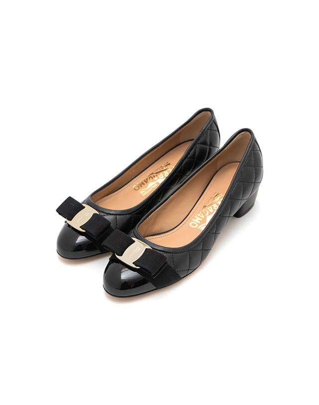 살바토레 페라가모 [FERRAGAMO] 페라가모 바라 퀼팅 펌프스 VARAQ-3CM NERO 672114 착용컷