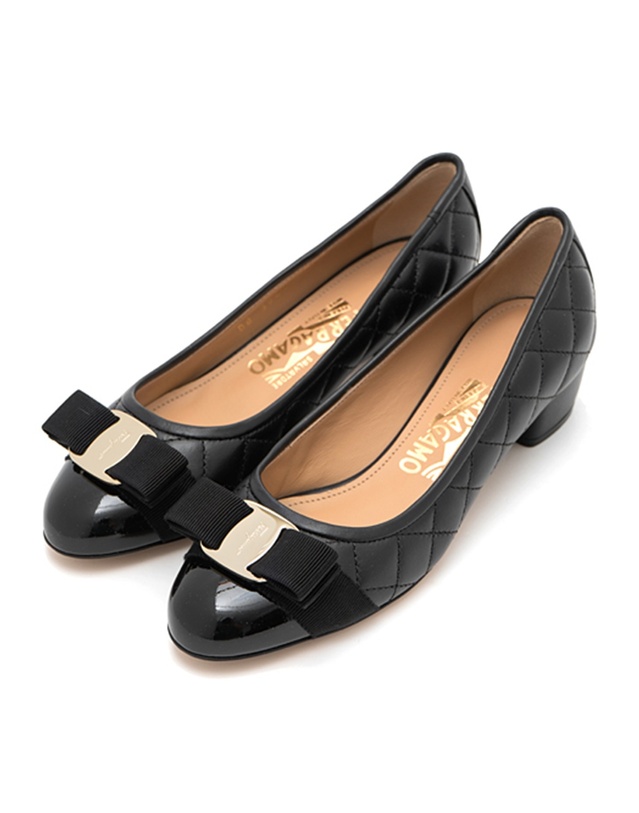 살바토레 페라가모 [FERRAGAMO] 페라가모 바라 퀼팅 펌프스 VARAQ-3CM NERO 672114 착용컷