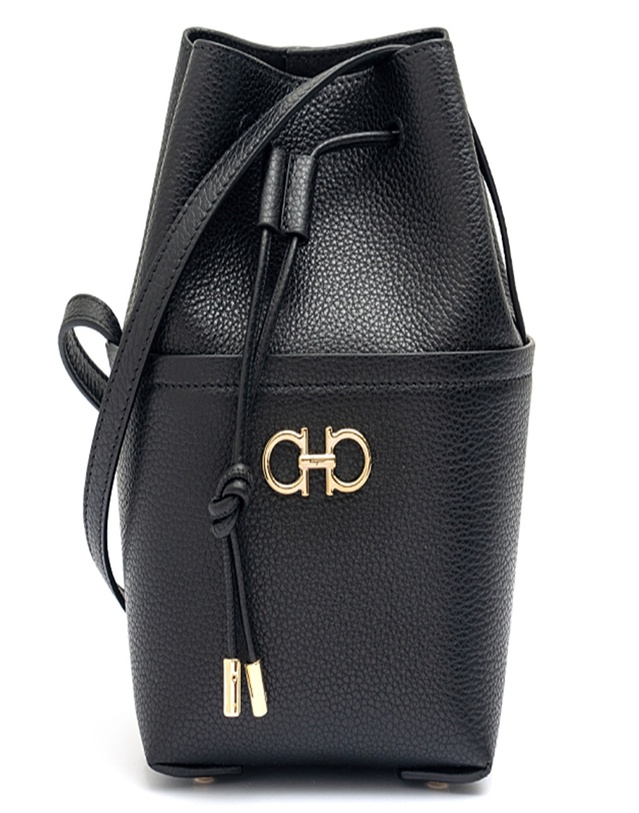 살바토레 페라가모 [FERRAGAMO] 페라가모 간치니 미니백21-2970 NERO 759566 착용컷