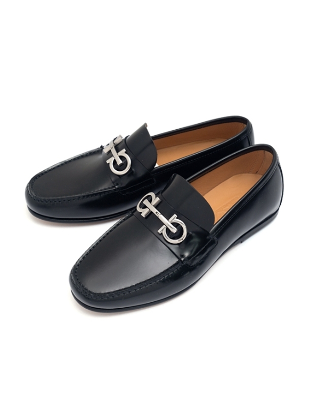 살바토레 페라가모 [FERRAGAMO] 페라가모 간치니 오너먼트 로퍼 GALILEO NERO 758400 착용컷