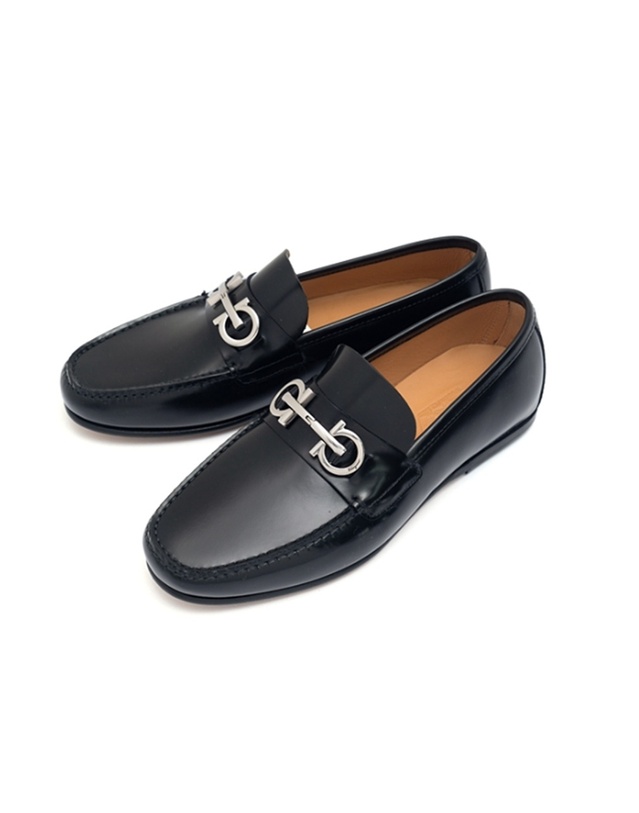 살바토레 페라가모 [FERRAGAMO] 페라가모 간치니 오너먼트 로퍼 GALILEO NERO 758400 착용컷