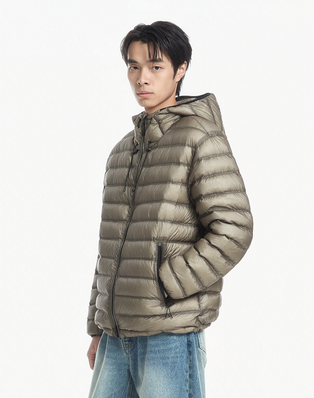일꼬르소 화이트 구스 시어 경량 다운 자켓 베이지 착용컷