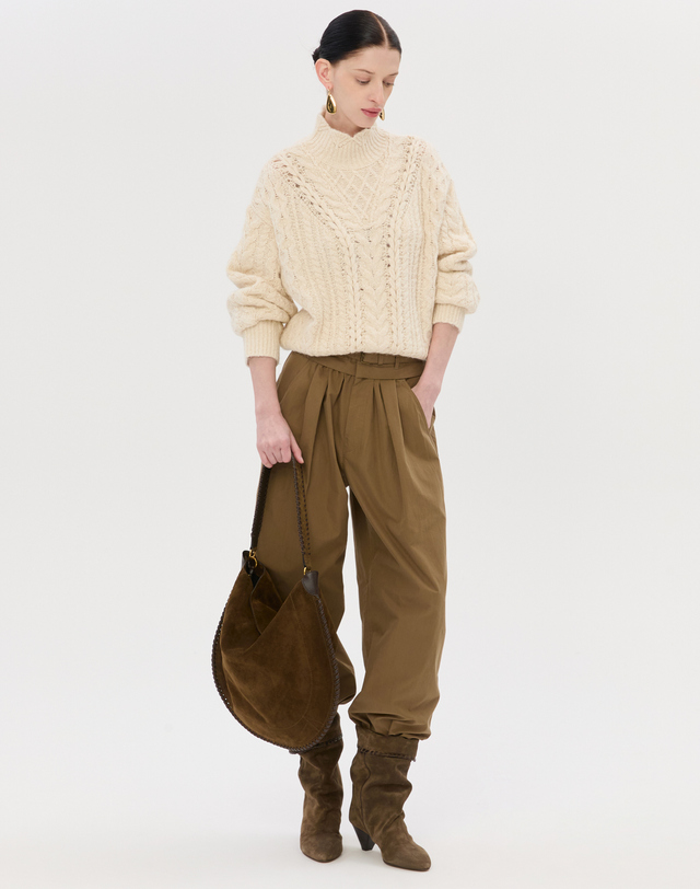 이자벨마랑 OSKAN HOBO SOFT 오스칸 호보 소프트 / 브라운 음각로고 소가죽 스웨이드 크로스 진한 브라운 착용컷