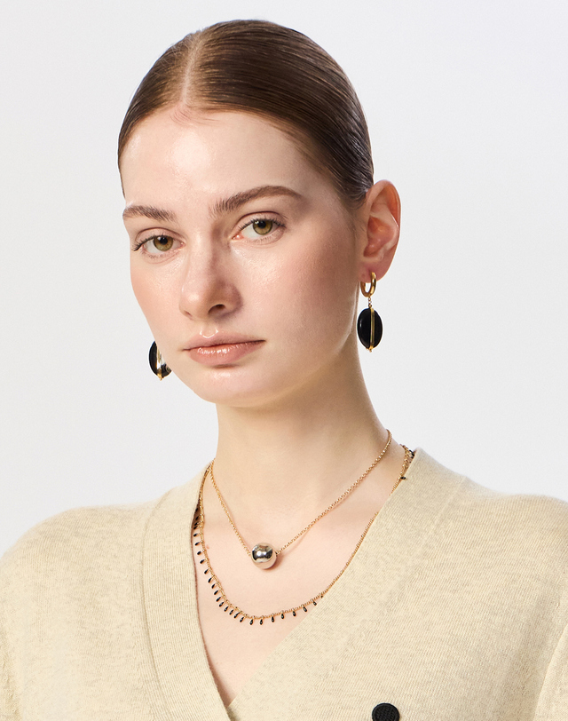 이자벨마랑 [EARRINGS] 블랙 스톤 귀걸이 착용컷