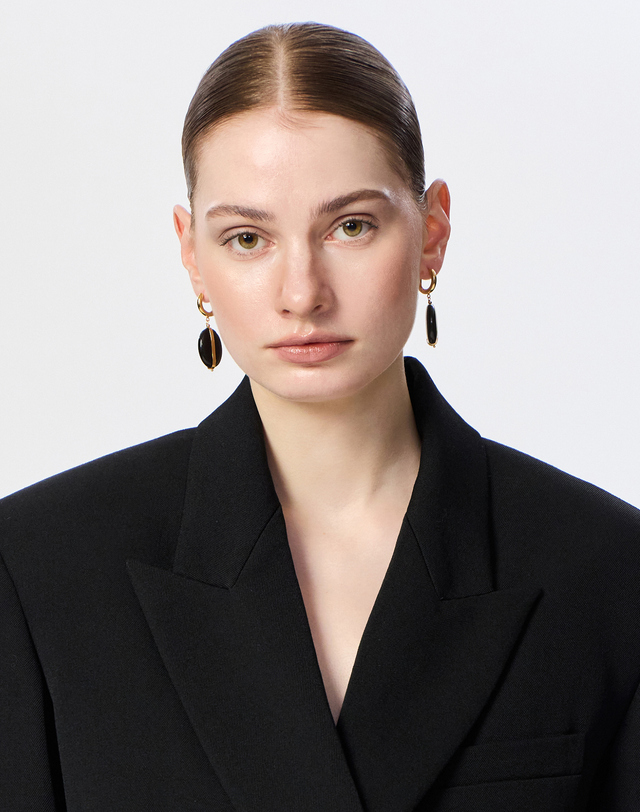 이자벨마랑 [EARRINGS] 블랙 스톤 귀걸이 착용컷
