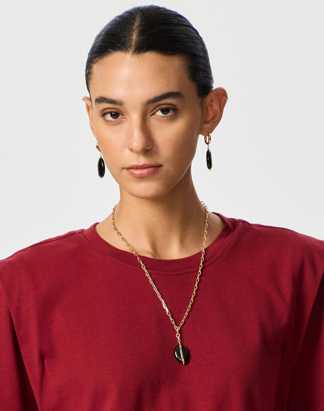 이자벨마랑 [NECKLACE] 블랙 스톤 펜던트 목걸이 착용컷