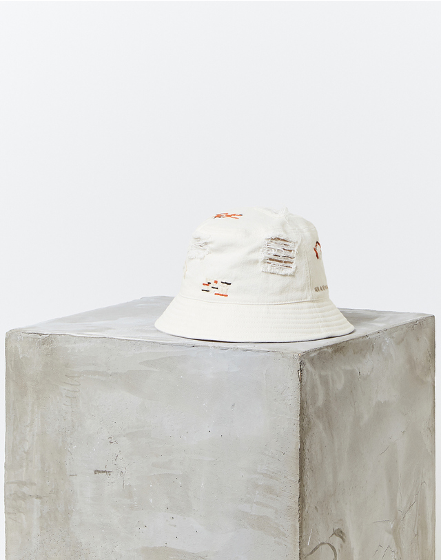 이자벨마랑남성 [ISABEL MARANT MEN] 크림 자수장식 린넨혼방 버킷햇 착용컷