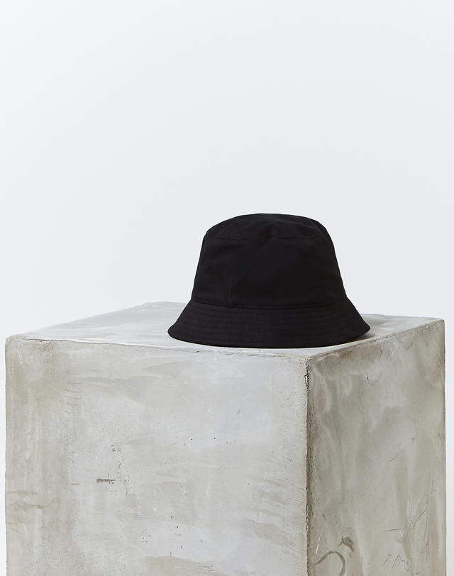 이자벨마랑남성 [ISABEL MARANT MEN] 블랙 로고자수 면 버킷햇 착용컷