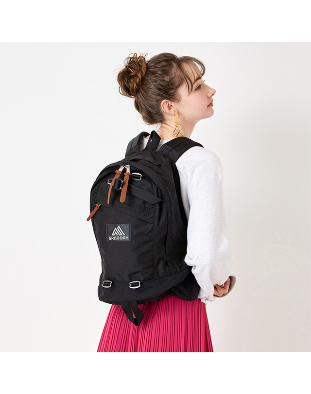 그레고리 그레고리 파인데이 V2 - BLACK 백팩 18L (09J29285) 착용컷
