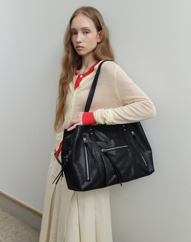 질 바이 질스튜어트 [리오] 지퍼 스터드 숄더백_블랙 상세