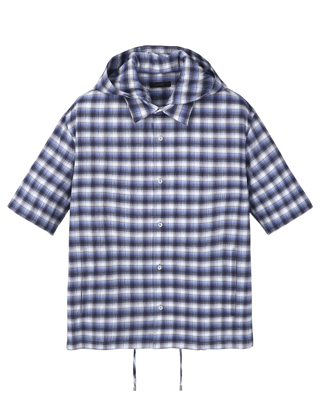 질스튜어트 뉴욕 남성 블루 Crinkle fabric 후드 반팔 셔츠 착용컷