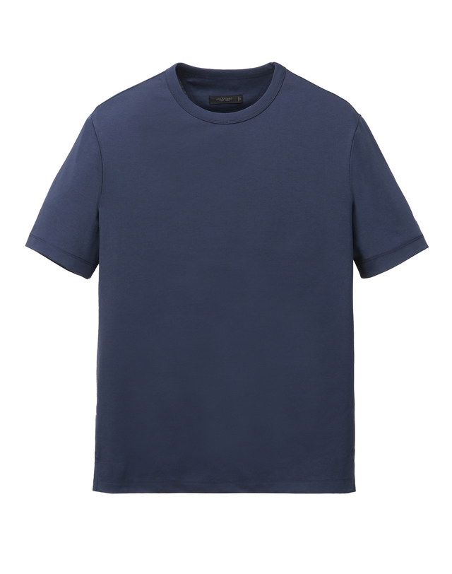질스튜어트 뉴욕 남성 [GENTLE JERSEY] 네이비 반팔 레귤러핏 티셔츠 착용컷