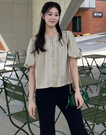 카키 셔링장식 레이온혼방 반팔블라우스