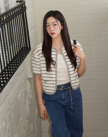[인기상품 리오더] 크림 스트라이프 폴리혼방 반팔자켓