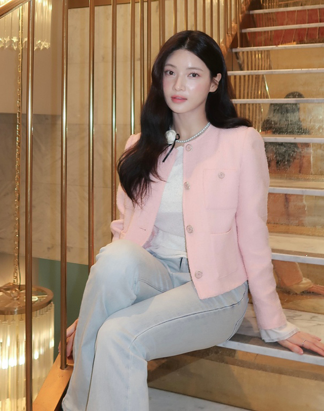 질스튜어트 뉴욕 여성 코랄 포켓 소매 커프스 울혼방 트위드자켓 밝은 코랄 착용컷