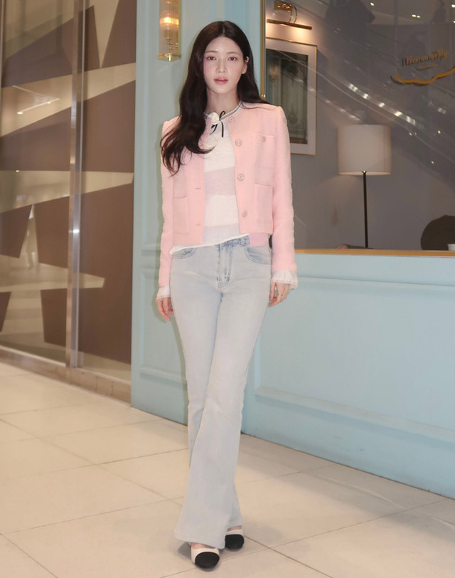 질스튜어트 뉴욕 여성 코랄 포켓 소매 커프스 울혼방 트위드자켓 밝은 코랄 착용컷