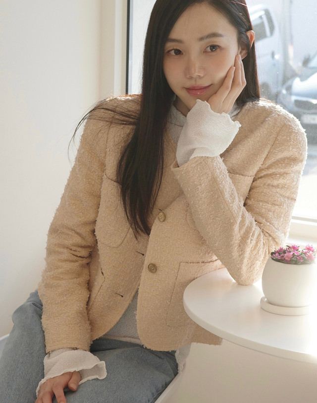 질스튜어트 뉴욕 여성 베이지 포켓 레이온혼방 트위드자켓 진한 베이지 착용컷