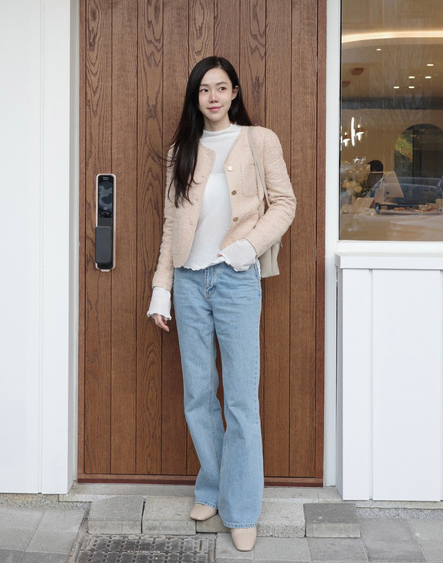 질스튜어트 뉴욕 여성 베이지 포켓 레이온혼방 트위드자켓 진한 베이지 착용컷