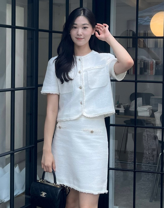 질스튜어트 뉴욕 여성 아이보리 포켓 코튼혼방 트위드반팔자켓 착용컷