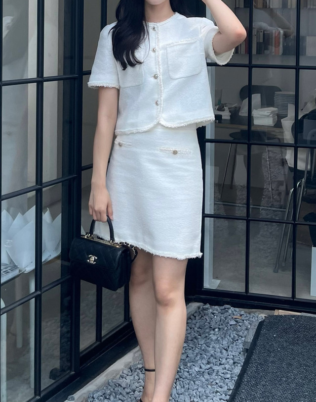 질스튜어트 뉴욕 여성 아이보리 글리터장식 코튼혼방 미니스커트 착용컷