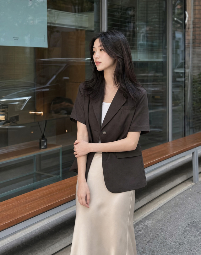 질스튜어트 뉴욕 여성 [ONLINE EXCLUSIVE] 브라운 포켓 린넨 반팔 썸머자켓 진한 브라운 착용컷