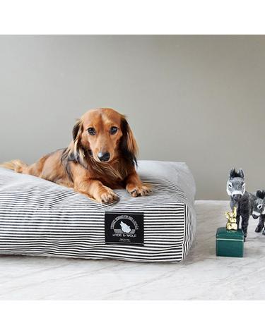 VINTAGE BLACK STRIPE BED