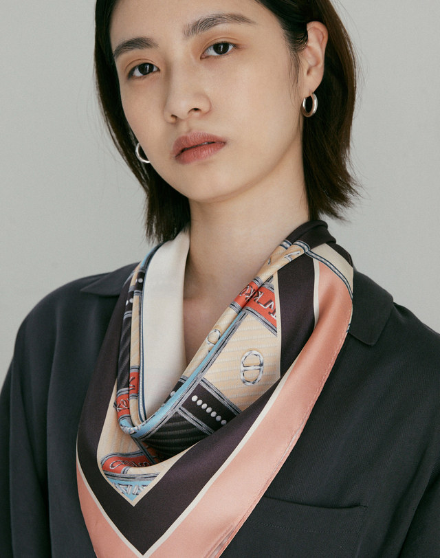 생럭슈 실크 쁘띠 정사각 마론 SL21FMSMR 착용컷