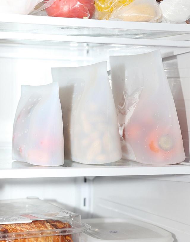비프로젝트 바른락 스탠드 실리콘 지퍼백 500ml(소) 3P 착용컷