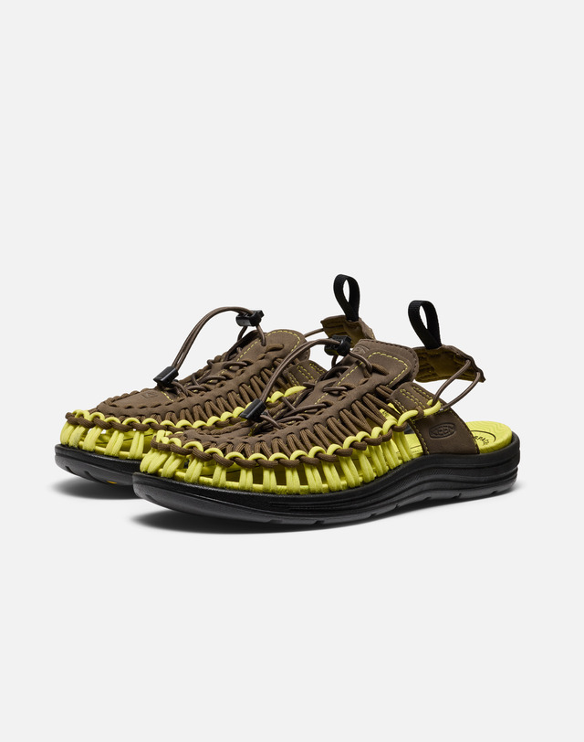 킨 [KEEN x METALWOOD][유니크 II 컨버터블] 진한 카키 남여공용 샌들 착용컷