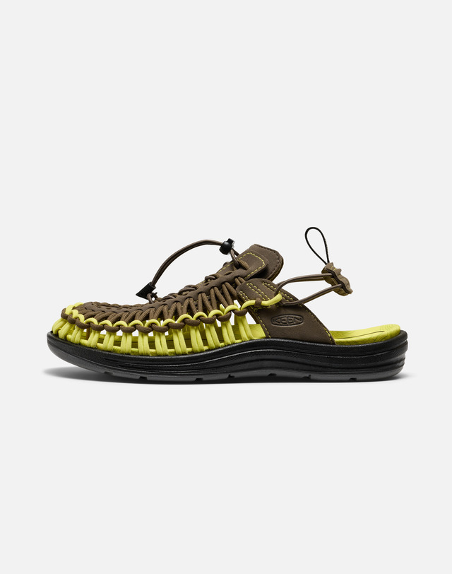 킨 [KEEN x METALWOOD][유니크 II 컨버터블] 진한 카키 남여공용 샌들 착용컷