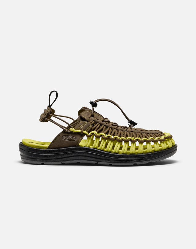 킨 [KEEN x METALWOOD][유니크 II 컨버터블] 진한 카키 남여공용 샌들 착용컷