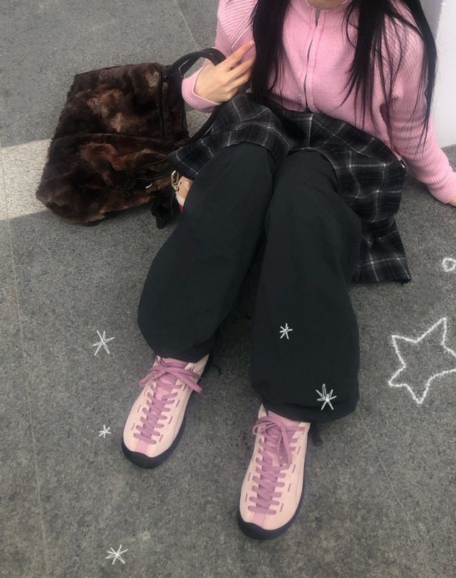 킨 [재스퍼] 연핑크 여성 스니커즈 착용컷