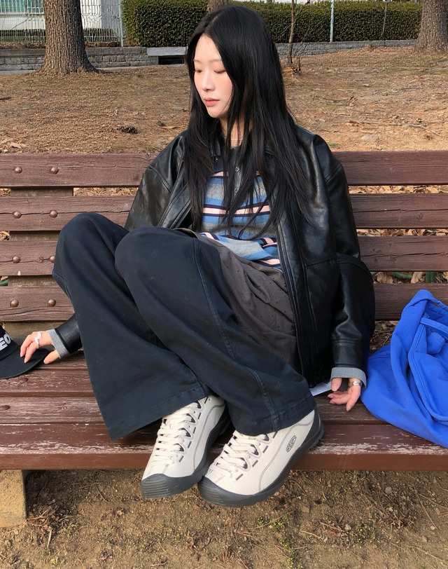 킨 [재스퍼 캔버스] 아이보리 여성 스니커즈 착용컷