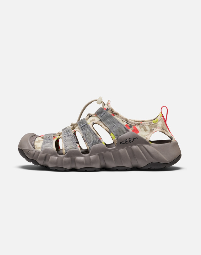 킨 [KEEN X FUJI ROCK] [하이퍼포트 H2] 밝은 그레이 남성 샌들 착용컷