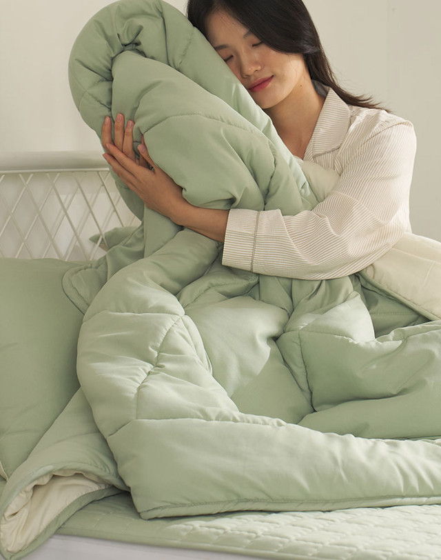 샤이닝홈 [샤이닝홈] 아밍 크레페 무형광 항균 차렵이불 S 착용컷