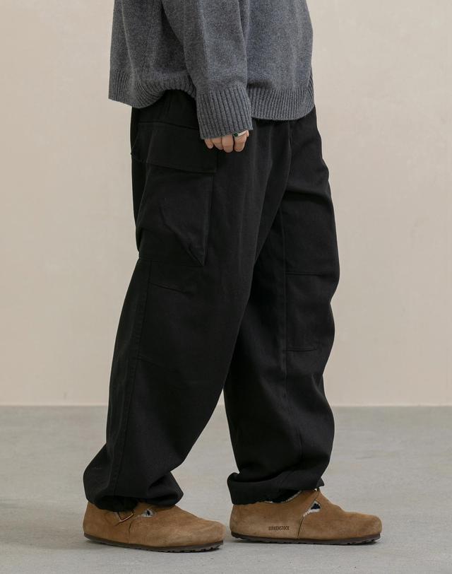 러기드하우스 러기드하우스 : PARACHUTE SIDE CARGO WIDE PANTS 2컬러 착용컷