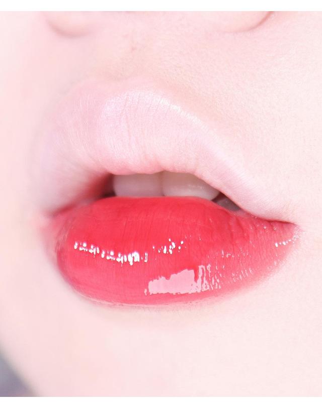 맥퀸뉴욕 [1+1] 듀이 워터 글로우 립 틴트 립글로즈 착용컷