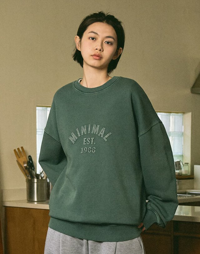 미니멀프로젝트 애플리케 아치로고 맨투맨 MMT133 / 4color W 착용컷