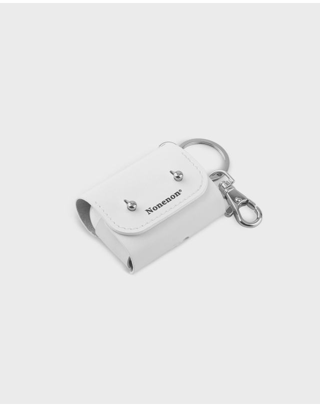 논논 NONE AIRPODS PRO CASE_WHITE 착용컷