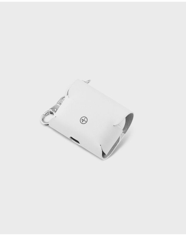 논논 NONE AIRPODS PRO CASE_WHITE 착용컷