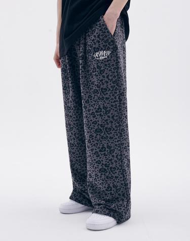 엠블러 남여공용 Heart Bear Leopard Pants 원턱 2-Way 와이드 트레이닝 스웨트 팬츠 AP902-다크그레이