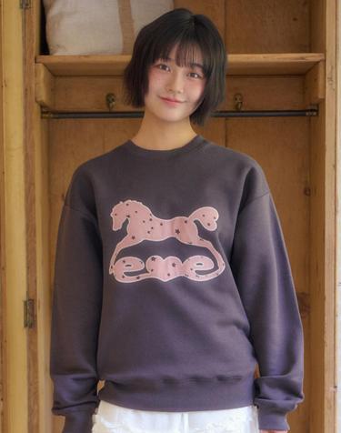 엠블러 남여공용 Vintage Heart Tail Horse 아플리케 자수 맨투맨 티셔츠 AMM1414-다크브라운
