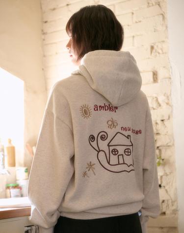 엠블러 남여공용 Snail New Home 자수 후드 티셔츠 AHP1314-오트밀