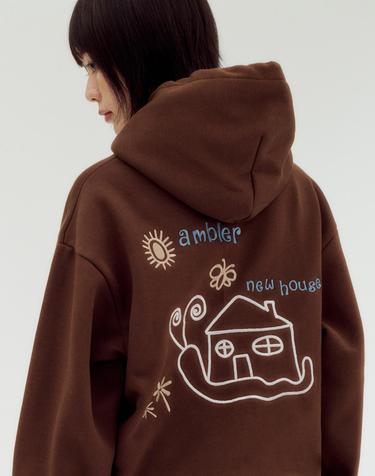 엠블러 남여공용 Snail New Home 자수 후드 티셔츠 AHP1314-브라운