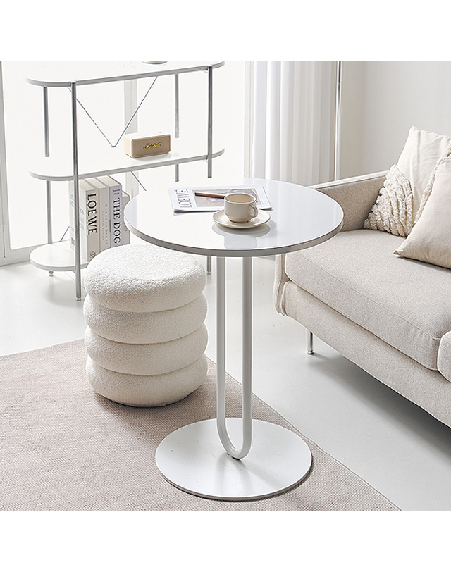 마레앤코 마레앤코 미드센츄리 실버스카이 U400 높은테이블 착용컷
