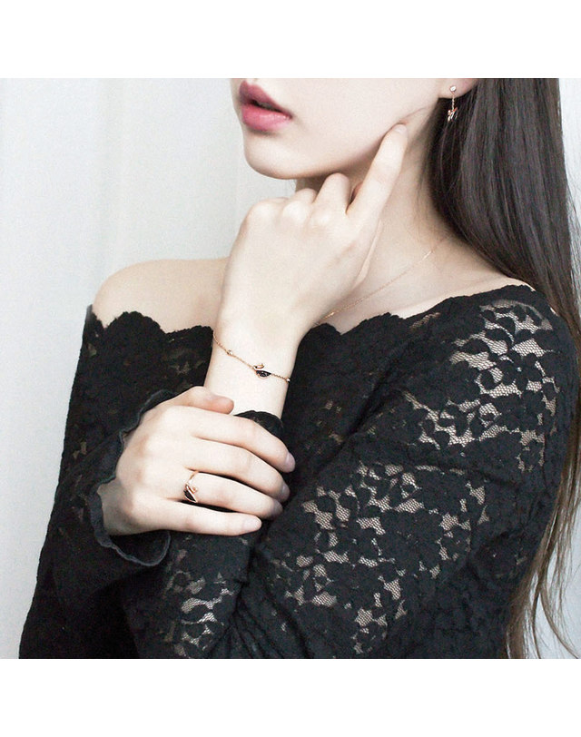 디유아모르 14k 팔찌 블랙스완 브레이슬릿 착용컷
